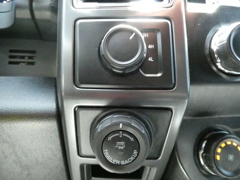 Used 2019 Ford F150 XLT w/ Equipment Group 302A Luxury AWD/4WD image 26