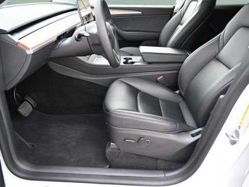 Used 2023 Tesla Model Y Long Range AWD/4WD image 13