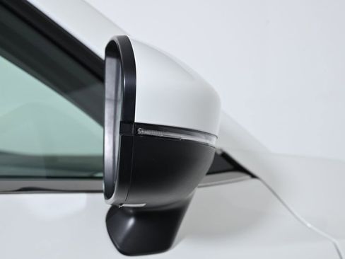 Used 2025 Nissan Pathfinder SV image 11