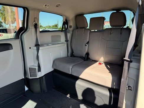 Used 2012 Dodge Grand Caravan SXT image 13