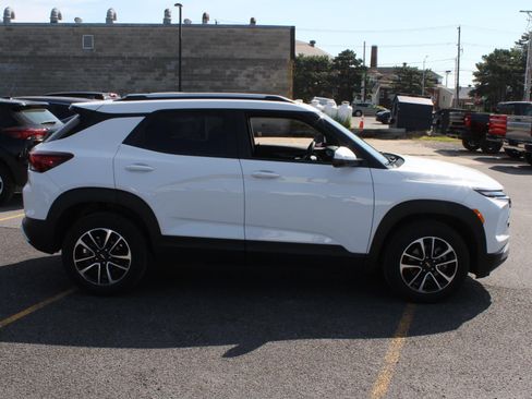 Used 2025 Chevrolet TrailBlazer LT AWD/4WD image 4
