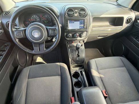 Used 2012 Jeep Compass Latitude FWD image 15