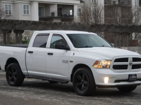 Used 2016 RAM 1500 Express AWD/4WD image 40