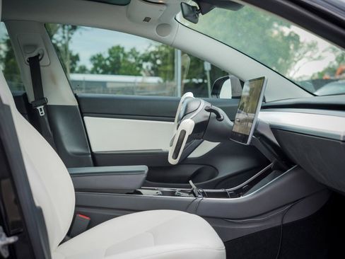 Used 2018 Tesla Model 3 Long Range RWD image 8