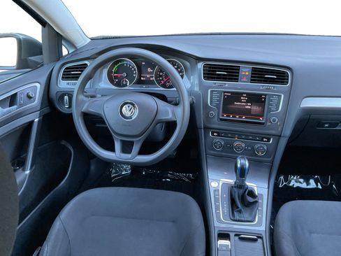 Used 2016 Volkswagen e-Golf SE w/ DC Fast Charging Package image 15