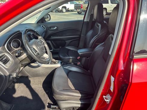 Used 2017 Jeep Compass Latitude w/ Popular Equipment Group AWD/4WD image 9