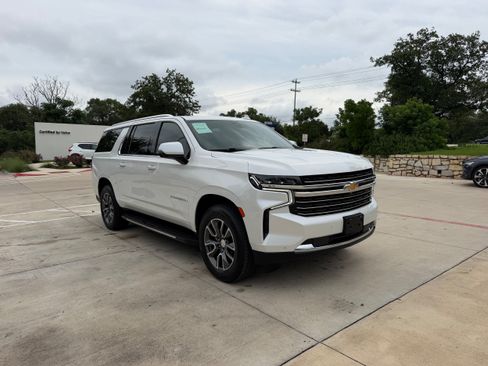 Used 2021 Chevrolet Suburban LT w/ LT Signature Package RWD image 7