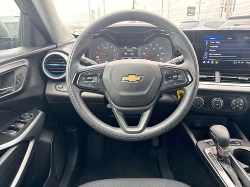 Used 2025 Chevrolet Trax LS image 19