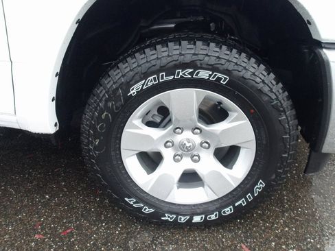 New 2026 RAM 1500 4x4 Crew Cab image 10