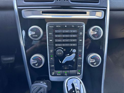 Used 2016 Volvo XC60 T5 Premier w/ Proximity Package FWD image 39