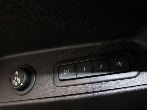 Used 2020 Chevrolet Equinox Premier image 22