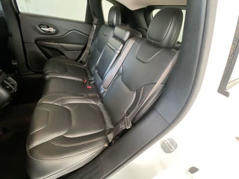 Used 2016 Jeep Cherokee Limited FWD image 21