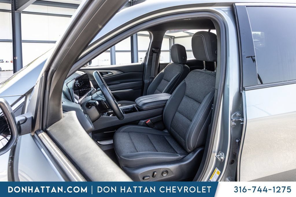 Used 2024 Chevrolet Traverse LT FWD image 14