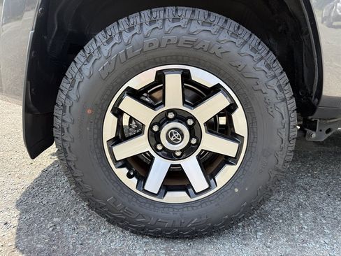 Used 2021 Toyota 4Runner TRD Off-Road Premium w/ Moonroof Package AWD/4WD image 9