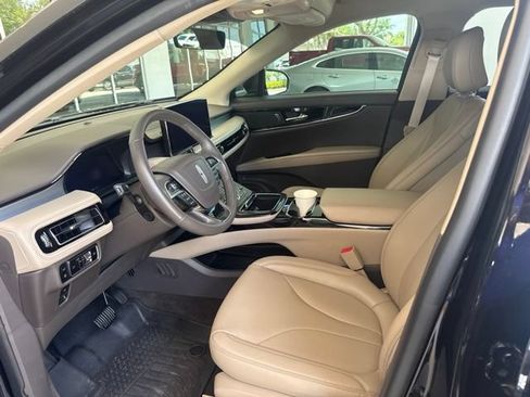 Used 2023 Lincoln Nautilus AWD w/ Premium Package image 5
