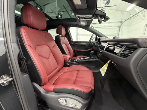 New 2026 Porsche Macan image 23