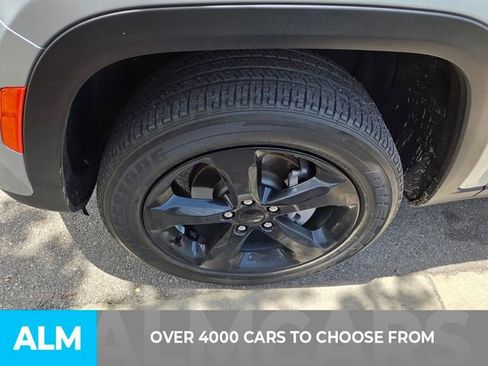 Used 2024 Jeep Grand Cherokee Altitude RWD image 2
