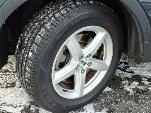 Used 2017 Ford Explorer XLT w/ Equipment Group 201A image 2