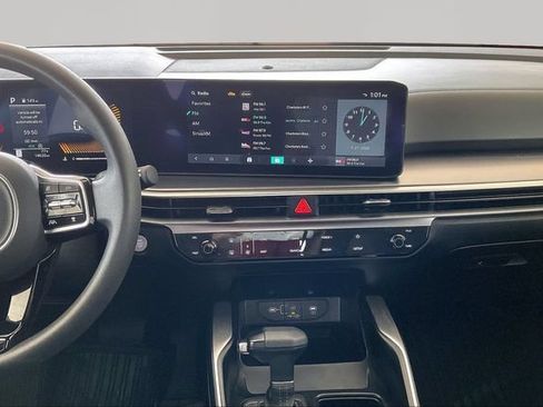 Used 2025 Kia Sorento LX FWD image 9