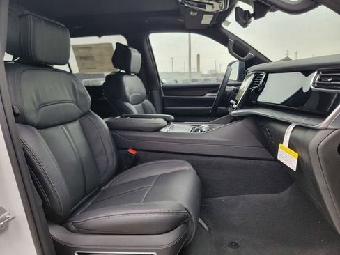 New 2026 Jeep Grand Wagoneer Summit AWD/4WD image 24