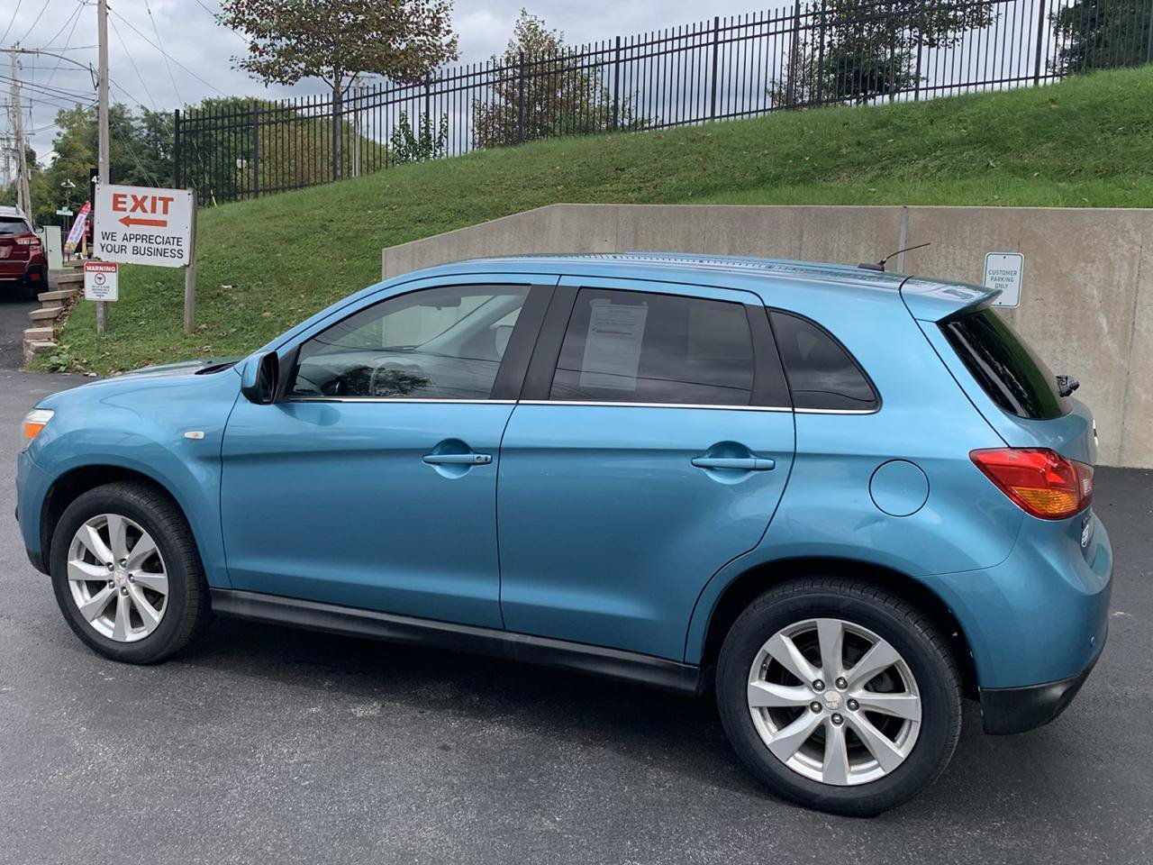 Used 2013 Mitsubishi Outlander Sport SE AWD/4WD image 3
