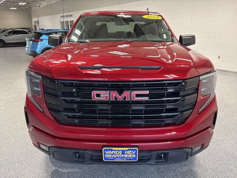 Used 2024 GMC Sierra 1500 Elevation AWD/4WD image 2