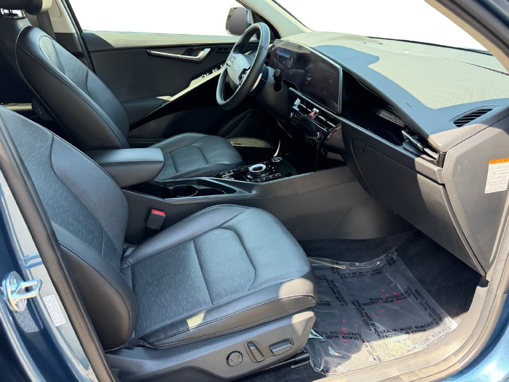 Certified 2023 Kia Niro Wave w/ Wave Preserve Package FWD image 8