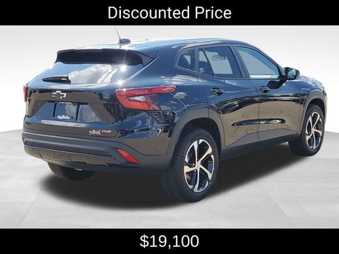 Certified 2024 Chevrolet Trax RS w/ Driver Confidence Package FWD image 3
