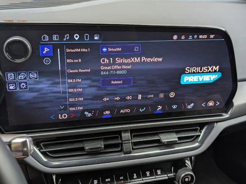 Used 2024 Chevrolet Equinox EV RS FWD image 29