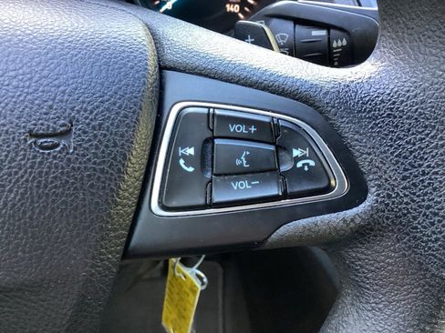 Used 2017 Ford Escape SE image 44