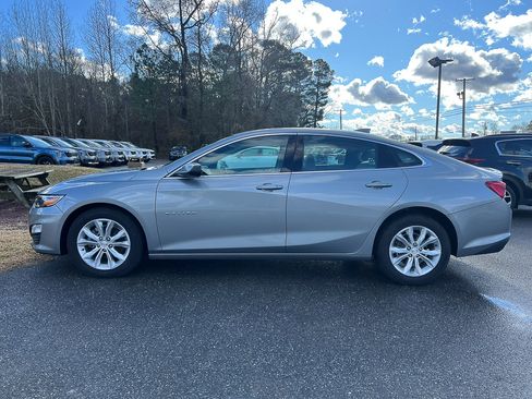 Used 2024 Chevrolet Malibu LT image 2