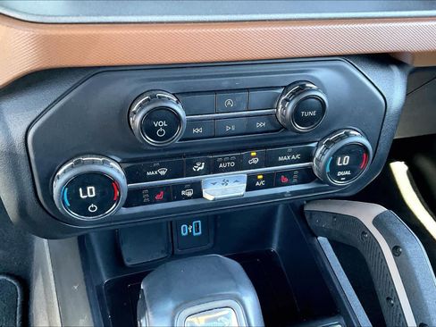 Used 2024 Ford Bronco Outer Banks AWD/4WD image 31