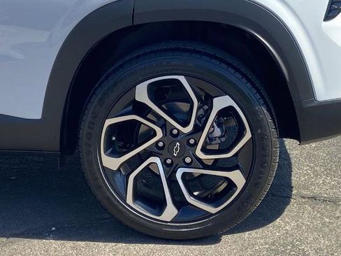 Used 2024 Chevrolet Trax RS w/ Sunroof Package FWD image 29