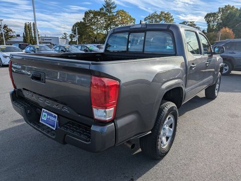 Used 2017 Toyota Tacoma SR image 5