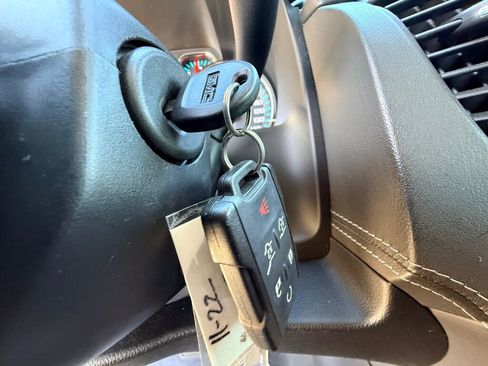 Used 2019 GMC Yukon XL SLE w/ Convenience Package image 6