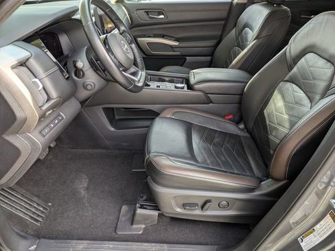 Used 2022 Nissan Pathfinder Platinum w/ Cargo Package image 31