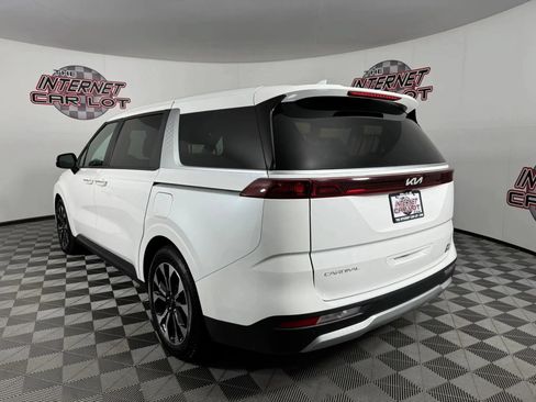 Used 2024 Kia Carnival EX FWD image 5