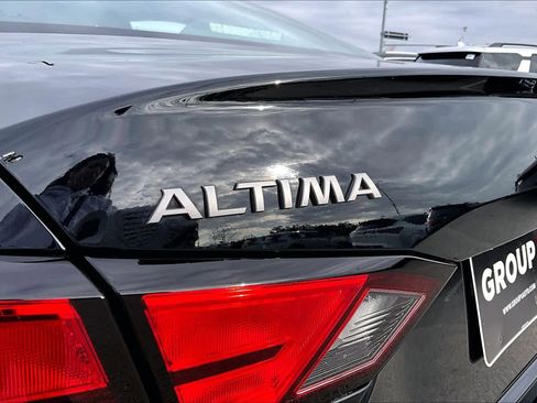 Used 2025 Nissan Altima 2.5 SV image 10