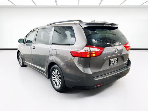 Used 2019 Toyota Sienna XLE w/ XLE Navigation Package FWD image 6