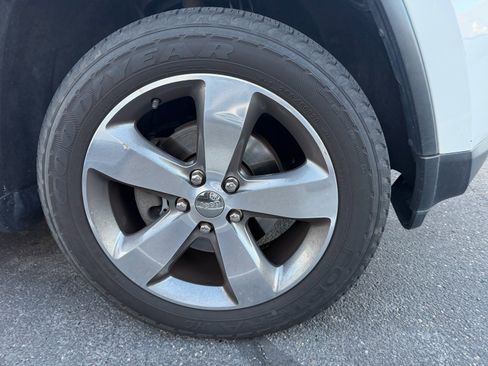 Used 2015 Jeep Grand Cherokee Limited w/ Luxury Group II image 5