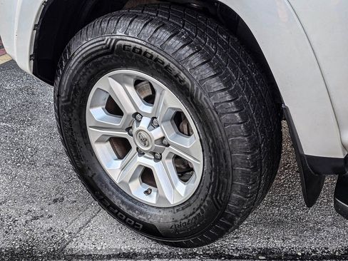 Used 2021 Toyota 4Runner SR5 Premium image 10