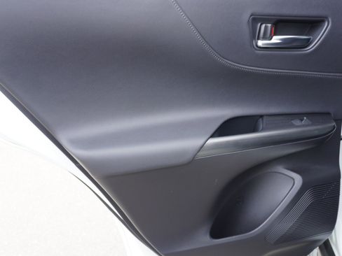 Used 2021 Toyota Venza XLE w/ Carpet Mat Package (TMS) image 13