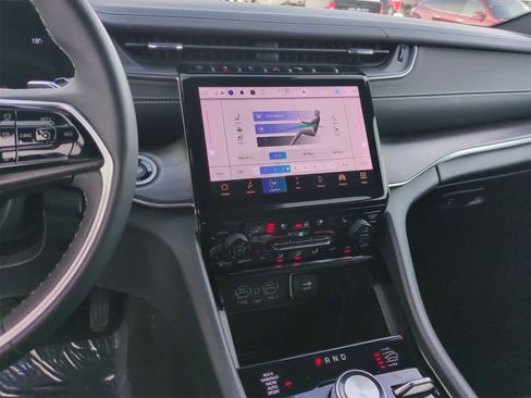 Used 2023 Jeep Grand Cherokee Overland image 27