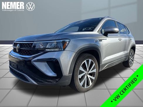 Certified 2023 Volkswagen Taos SE w/ Panoramic Sunroof Package image 1