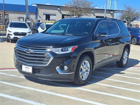 Used 2020 Chevrolet Traverse LT w/ Driver Confidence II Package image 3