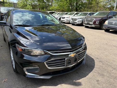 Used 2017 Chevrolet Malibu LT w/ Leather Package image 4