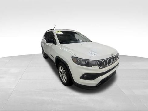 Used 2024 Jeep Compass Latitude AWD/4WD image 5