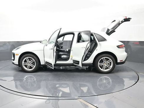 Certified 2024 Porsche Macan AWD/4WD image 29