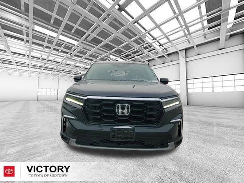 Used 2025 Honda Pilot Touring image 8