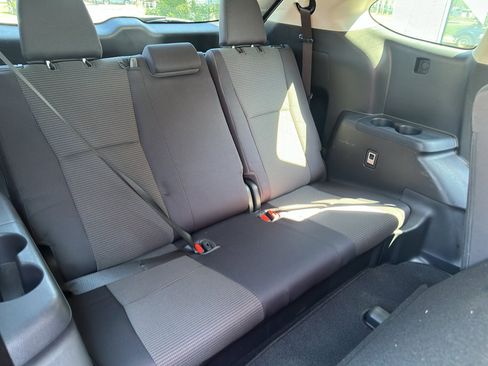 Used 2021 Toyota Highlander LE image 13